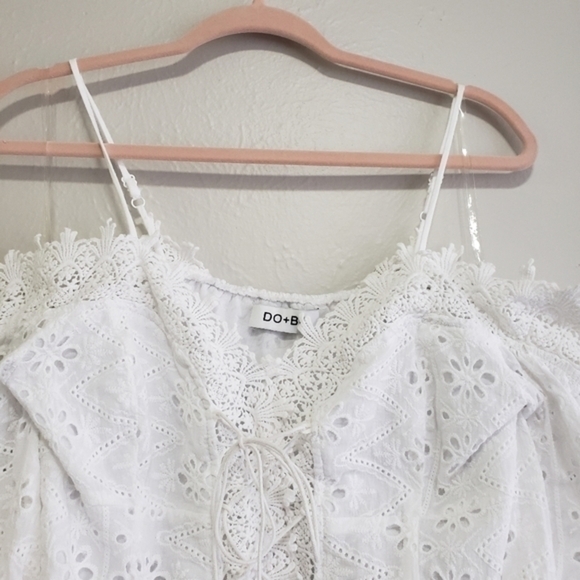 Elegant White Lace Off-Shoulder Top - Picture 6 of 16